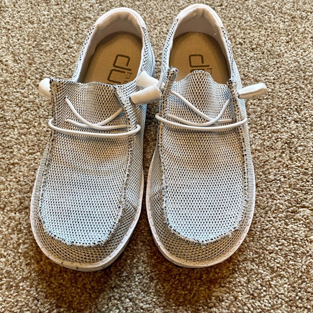 Hey Dude Wendy Sox Stone White Loafers Size 5 Women’s Like New!